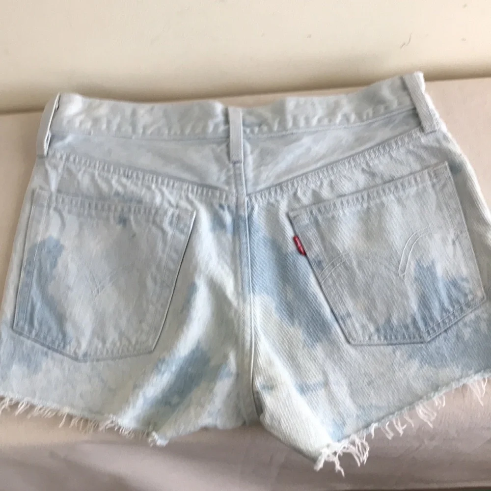 Premium Levi's sz 27 501 jean shorts Light blue bleached distressed - Picture 9 of 9